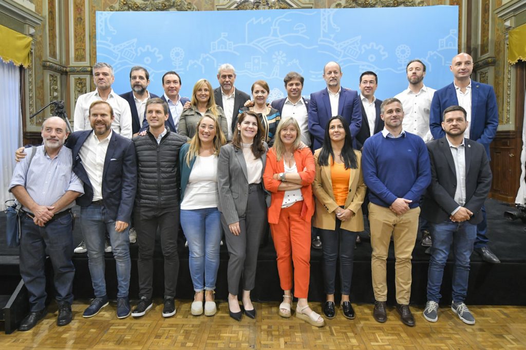 Kicillof presentó plan de obras municipales y disparó contra Juntos por el Cambio: "Defiendan los recursos de la Provincia" 2 Kicillof presentó plan de obras municipales y disparó contra Juntos por el Cambio: "Defiendan los recursos de la Provincia"