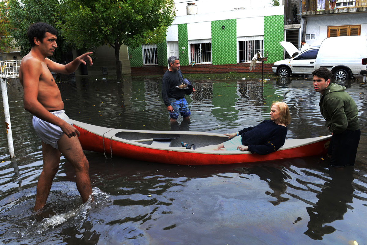 10 años inundaciones La Plata plan reducción de riesgo inmobiliarias