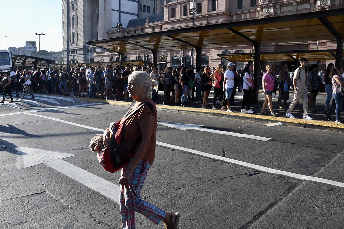 Un sector disidente de UTA realizó un paro de colectivos