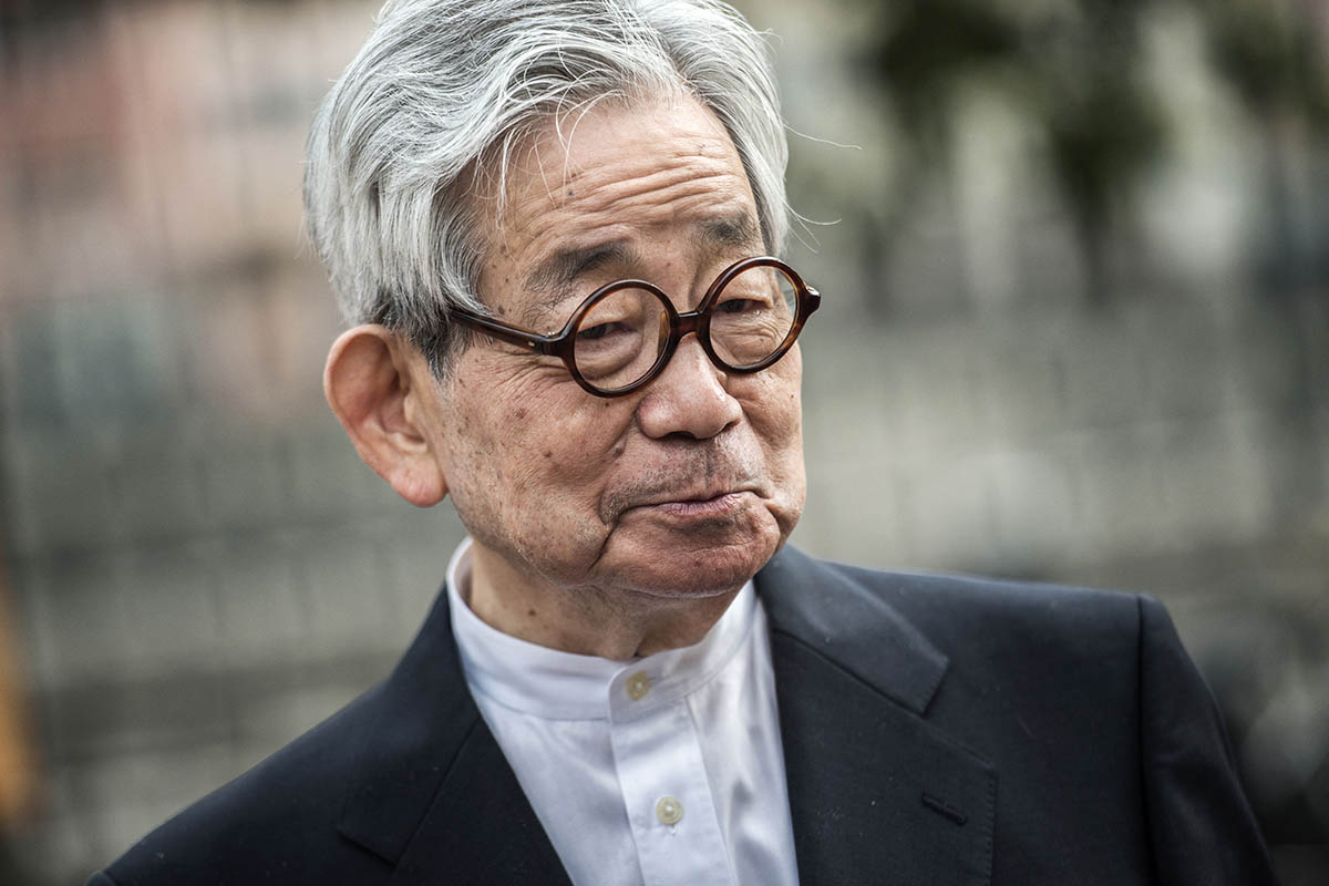 A los 88 años murió el escritor japonés Kenzaburo Oe