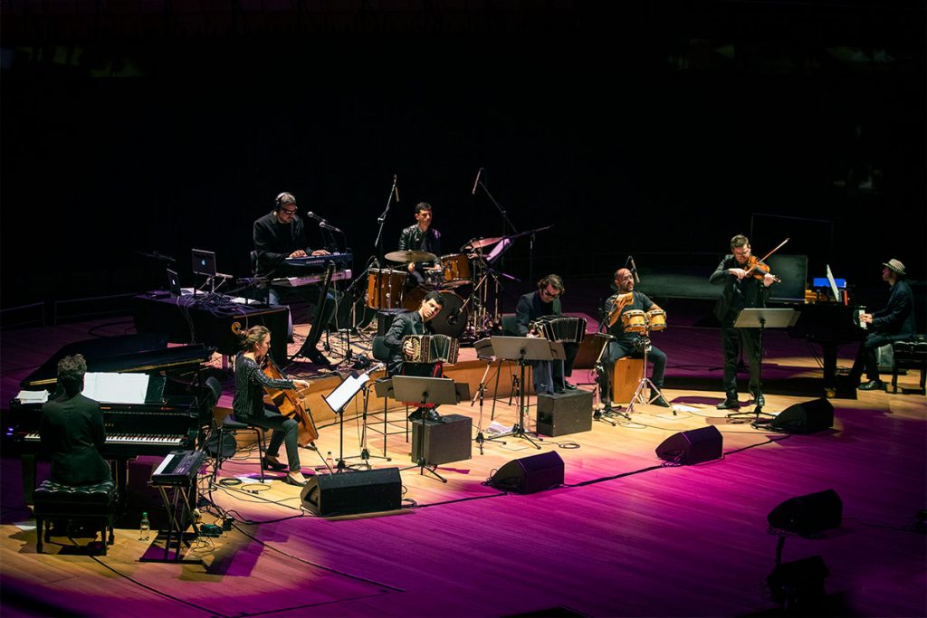 Tango sin prejuicios y con una pequeña ayuda de amigos célebres