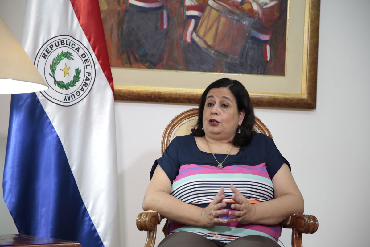 Esperanza Martínez: «El desafío es reinsertar a Paraguay en los procesos de integración regional”