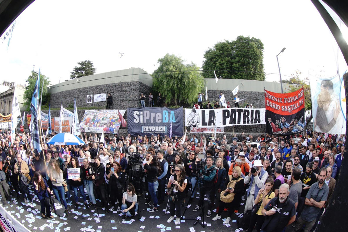Radio abierta y «camarazo» de los trabajadores de Clarín