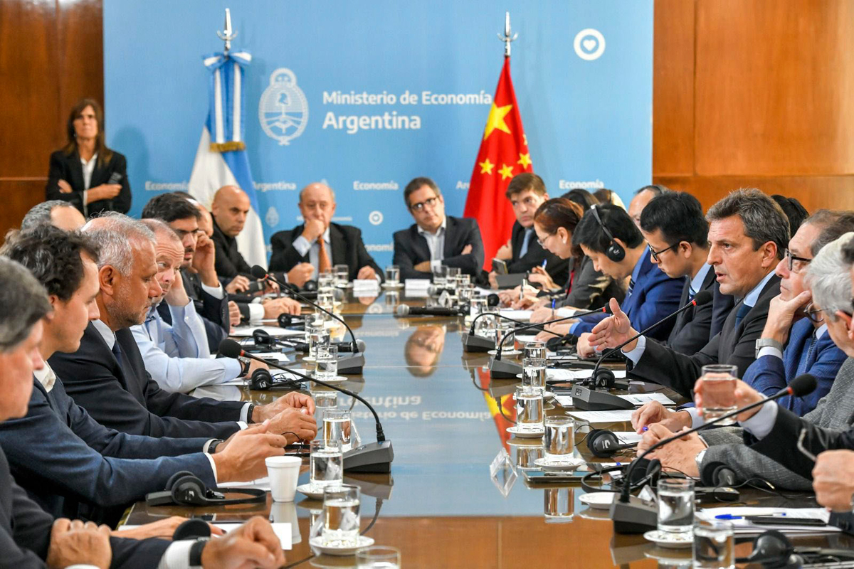 Argentina comenzará a pagar con yuanes las importaciones de China