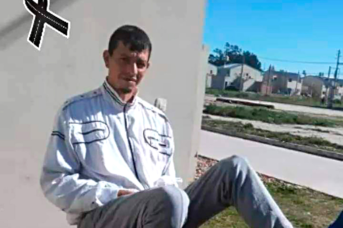 Un detenido apareció ahorcado en la comisaría y su familia asegura que lo mataron