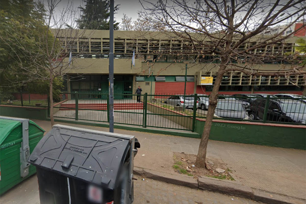 Denuncian que los roedores deambulan entre las viandas que comen los estudiantes