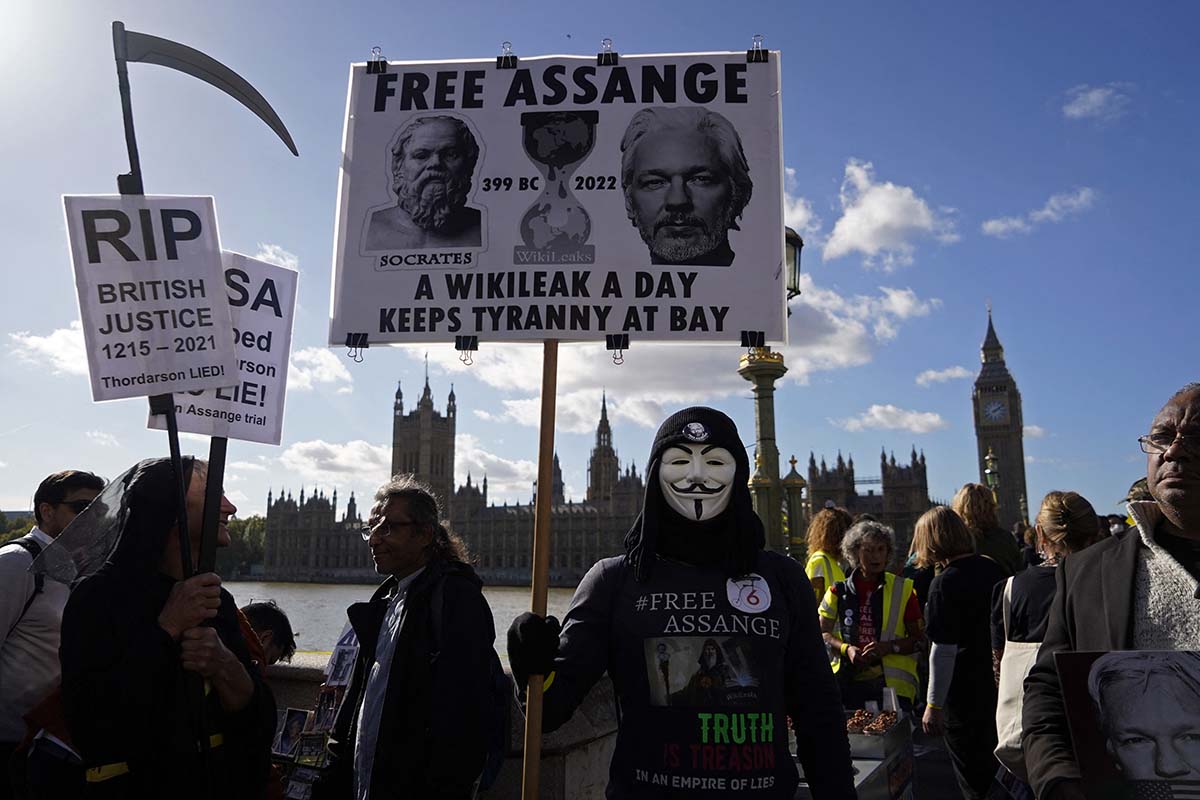 Parlamentarios británicos piden la libertad de Assange al cumplir cuatro años preso en Londres