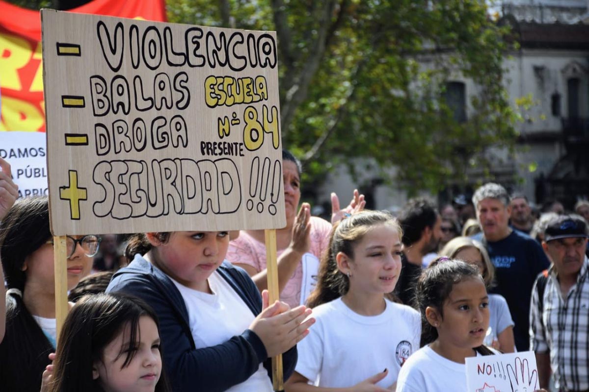 «Basta de balaceras a las escuelas», el reclamo que moviliza a Rosario
