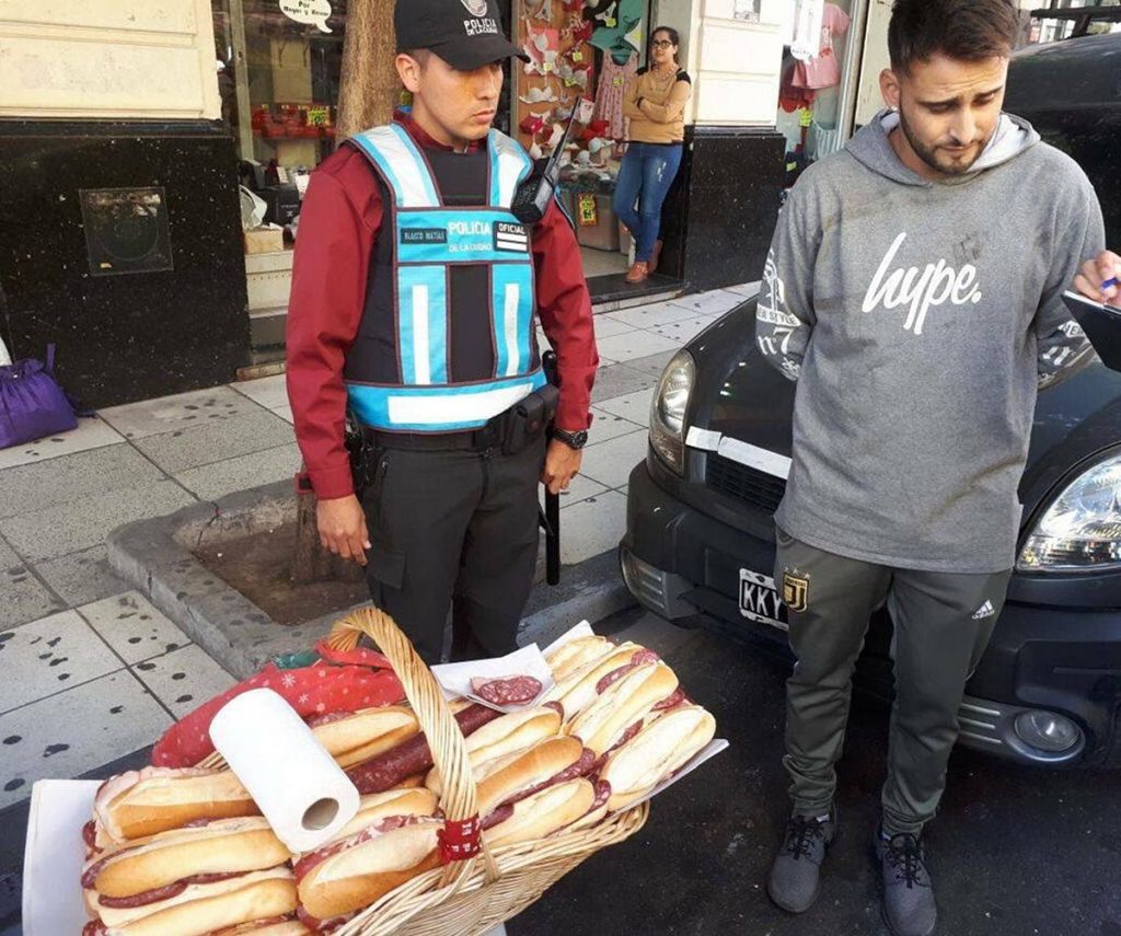 La historia del cartonero al que la Policía porteña le secuestró la moto y toda la mercadería