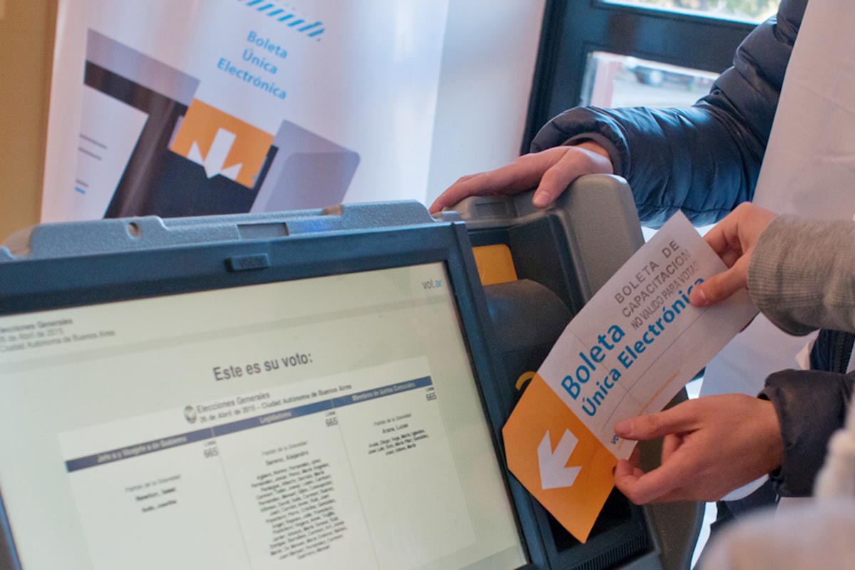 Cómo se vota en la Ciudad de Buenos Aires: paso a paso y las dudas por la seguridad de la boleta electrónica
