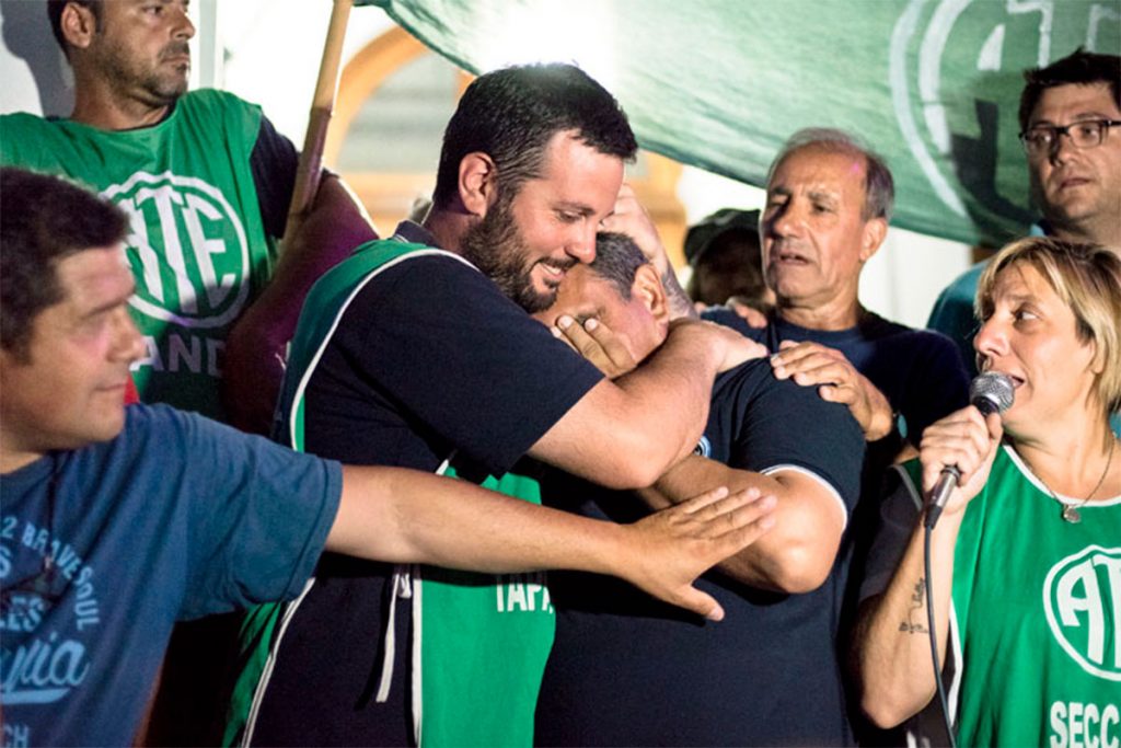 El amor después del dolor: Fanazul volvió a producir tras el cierre y el desguace macrista 1 El amor después del dolor: Fanazul volvió a producir tras el cierre y el desguace macrista
