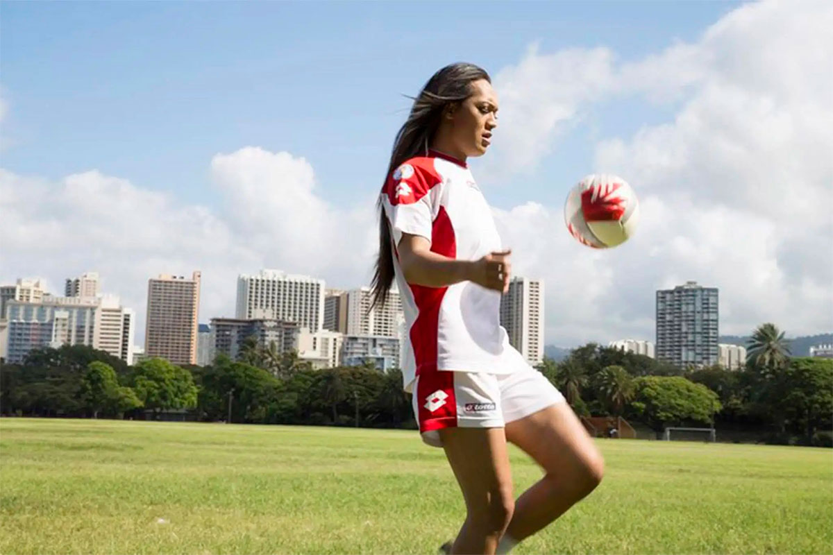 Jaiyah Saelua, la primera futbolista transgénero de las Eliminatorias, llega a Hollywood