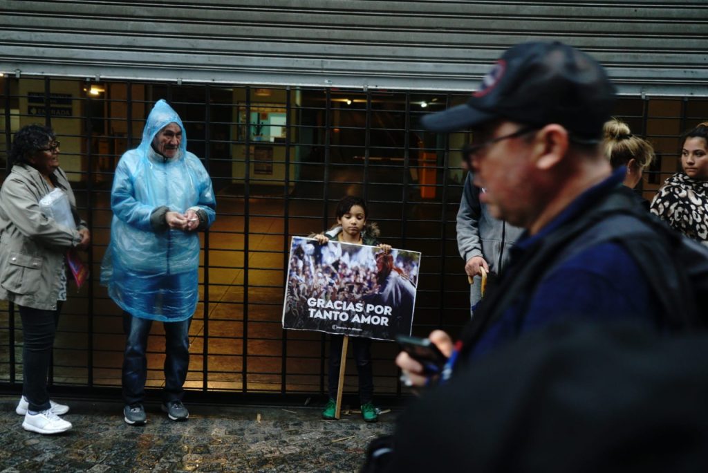 La plaza del 25 de mayo: el diluvio no pudo apagar tanto fuego 2 25 de mayo