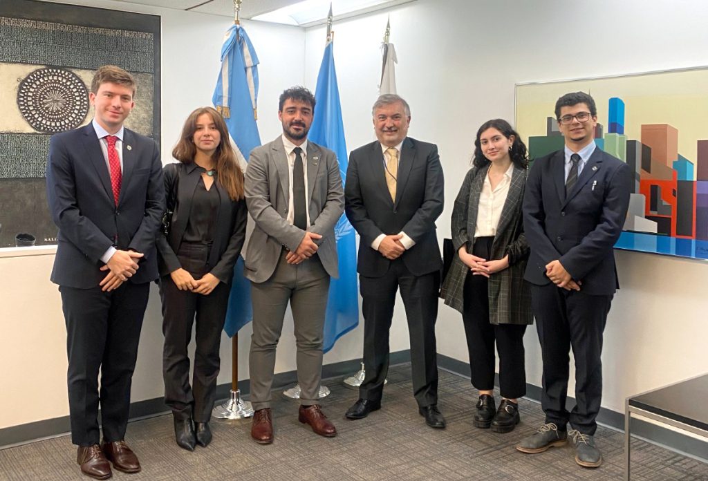Estudiantes de la UBA obtuvieron la máxima distinción en la principal competencia mundial de Naciones Unidas 2 Estudiantes de la UBA obtuvieron la máxima distinción en la principal competencia mundial de Naciones Unidas
