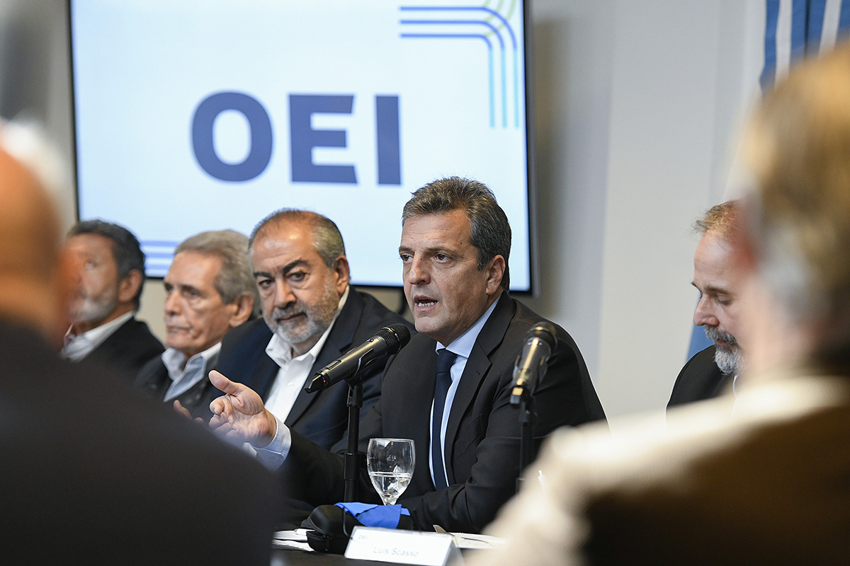 Massa ante empresarios y sindicalistas: llamó a un consenso a 20 años y le restó dramatismo a la falta de dólares