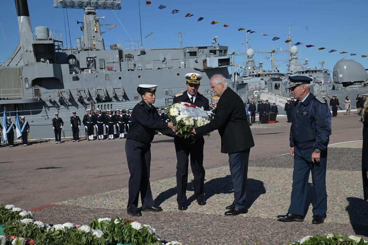 Taiana encabezó el homenaje a los caídos en el hundimiento del crucero General Belgrano