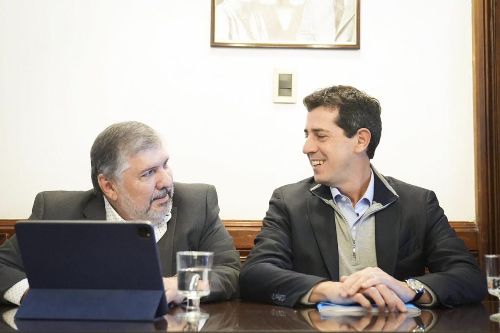 Wado de Pedro se muestra con dirigentes que piden por su candidatura presidencial 2 Wado
