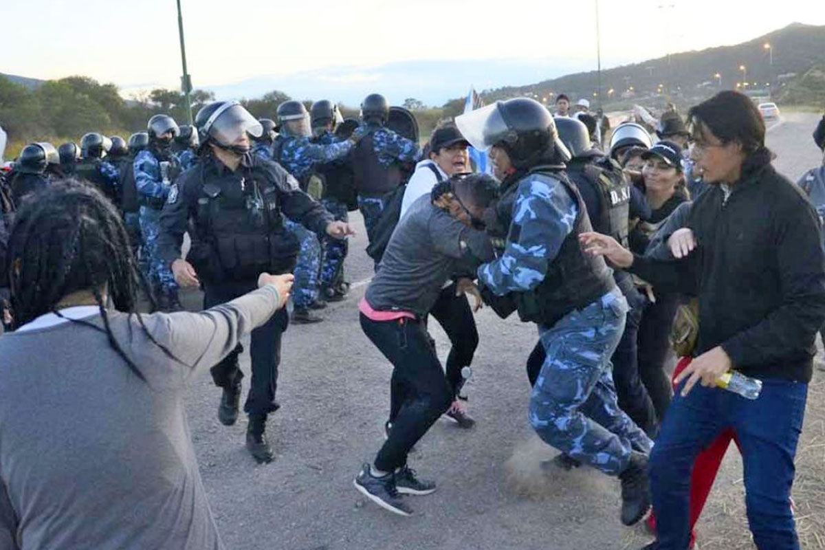 Sigue el conflicto docente en Salta: paro total en las escuelas y una marcha masiva después de la represión