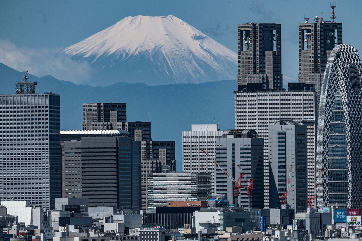 Fuerte sismo en Japón hizo temblar edificios y paralizó el servicio de trenes