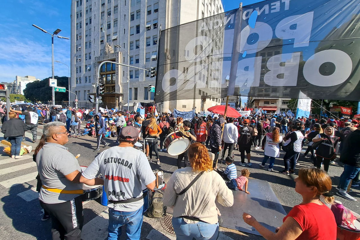 Inició el acampe y vigilia de Unidad Piquetera en Plaza de Mayo: Tolosa Paz dijo que es «inaceptable» la presencia de niños