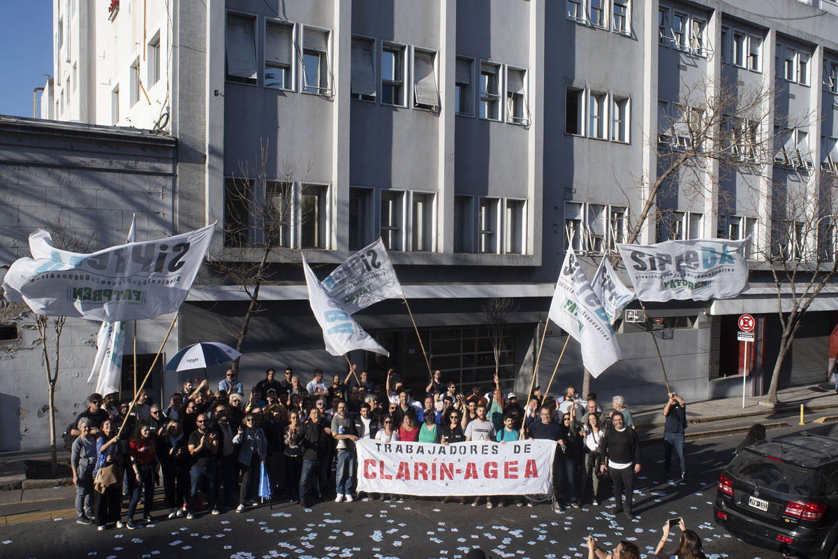 Jornada de lucha del SiPreBA y concentración en la puerta de Clarín