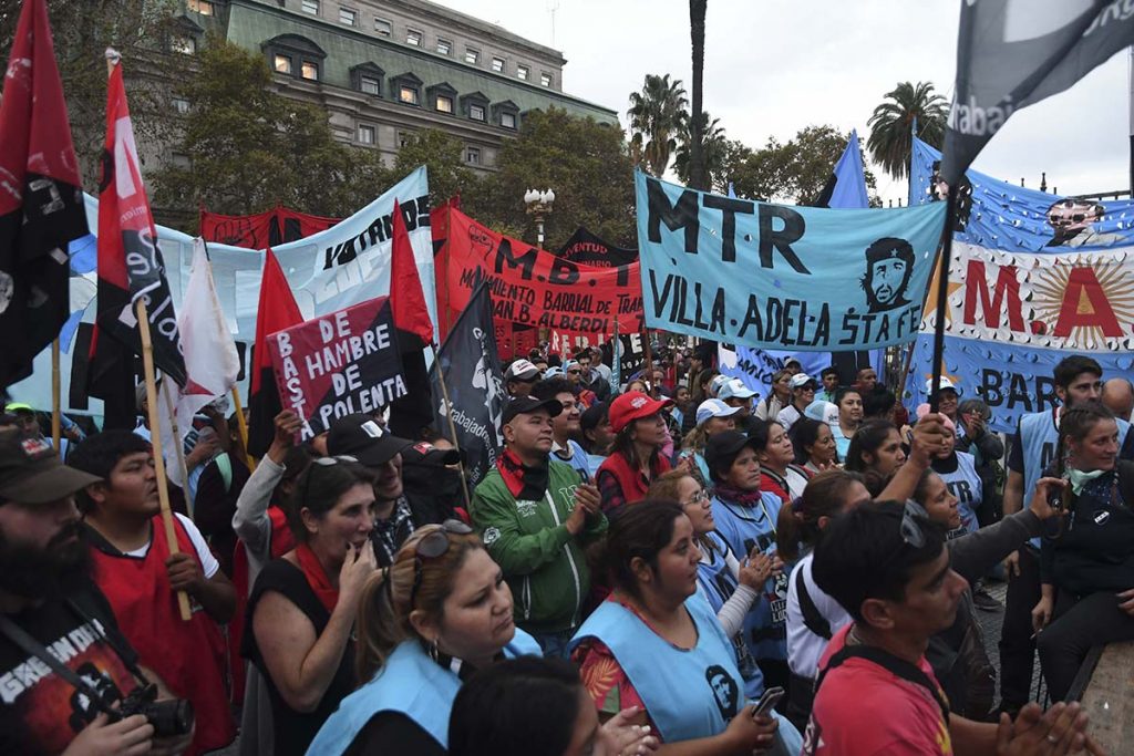 Contra el ajuste: organizaciones marchan hacia Desarrollo Social 1 Contra el ajuste: organizaciones marchan hacia Desarrollo Social