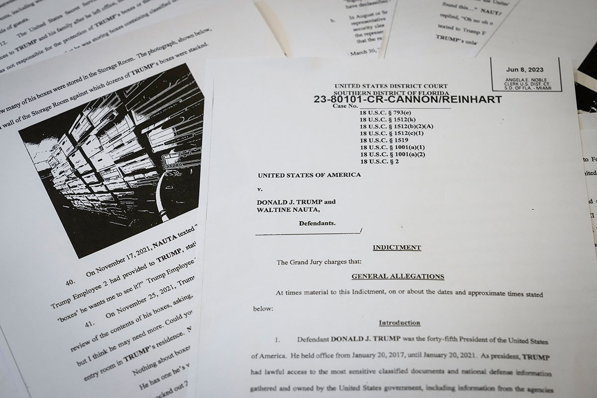 Trump y esa antigua costumbre de llevarse archivos secretos a casa