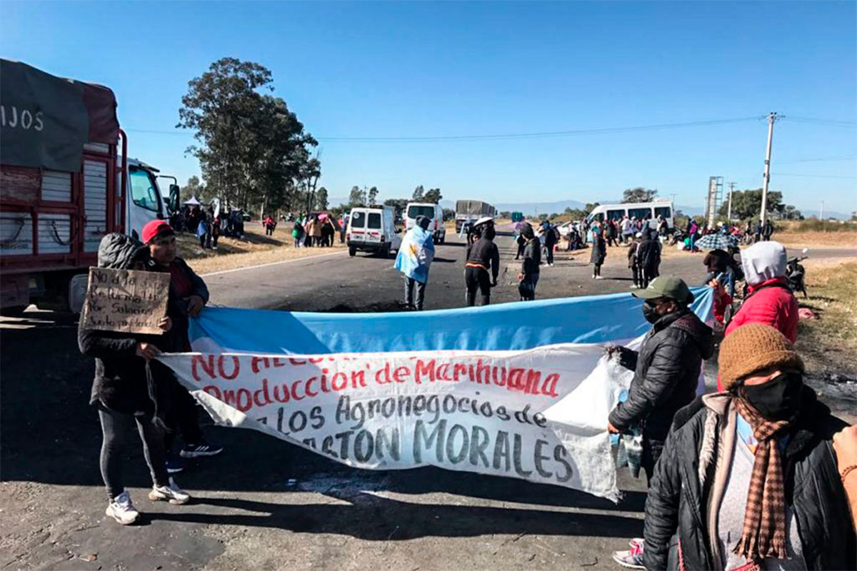 Jujuy hoy: cortes, paro docente, empresarios llamados por el gobierno y un joven arrestado por filmar afuera de la casa de Morales