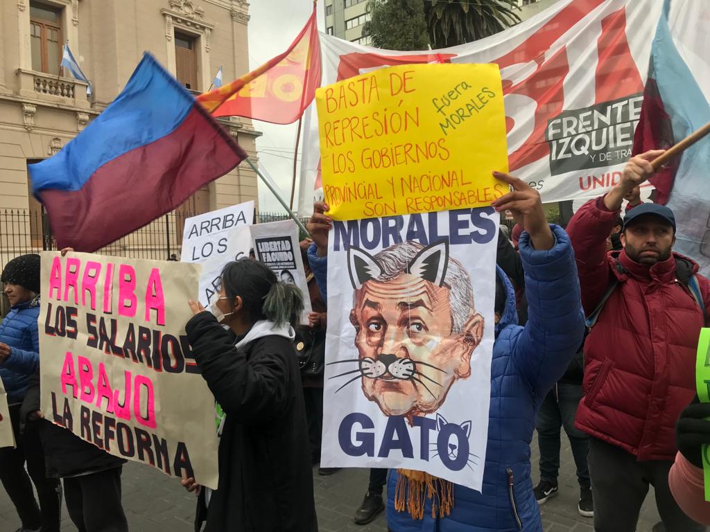El carnavalito de los maestros jujeños: «Morales gato, te robaste la educación»