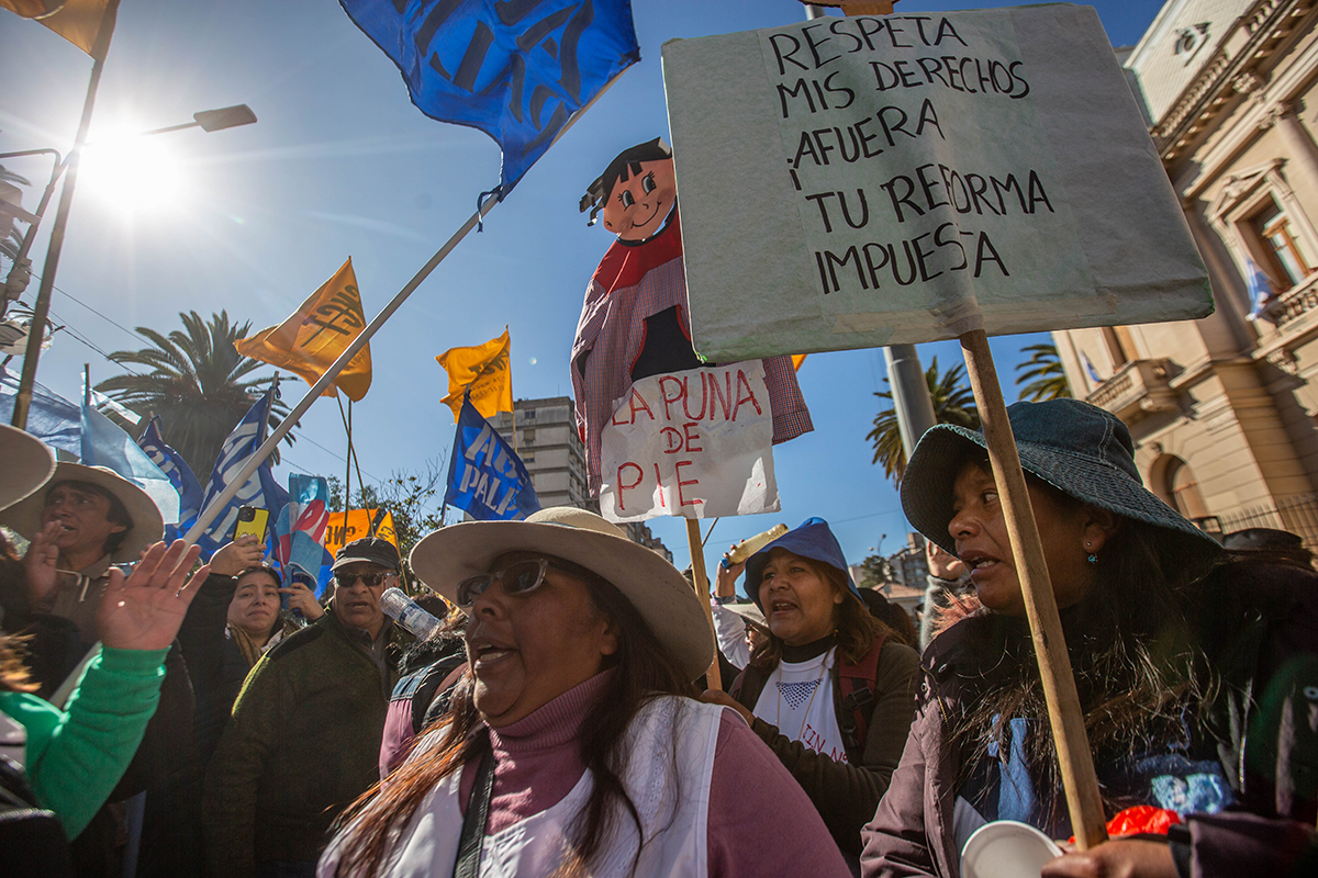 Jujuy marchó en contra de la reforma constitucional y en apoyo a la docencia