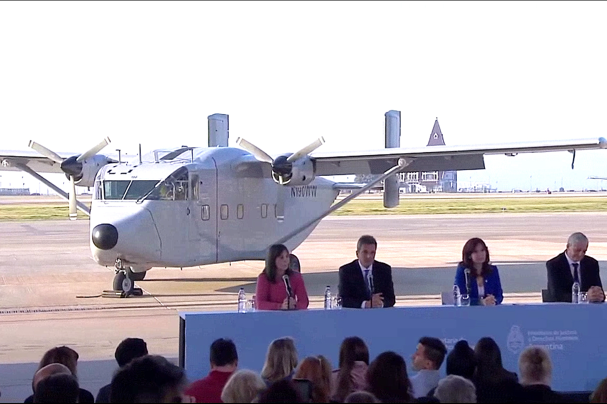 Massa y Cristina encabezaron el acto de repatriación de uno de los aviones usados en «vuelos de la muerte»