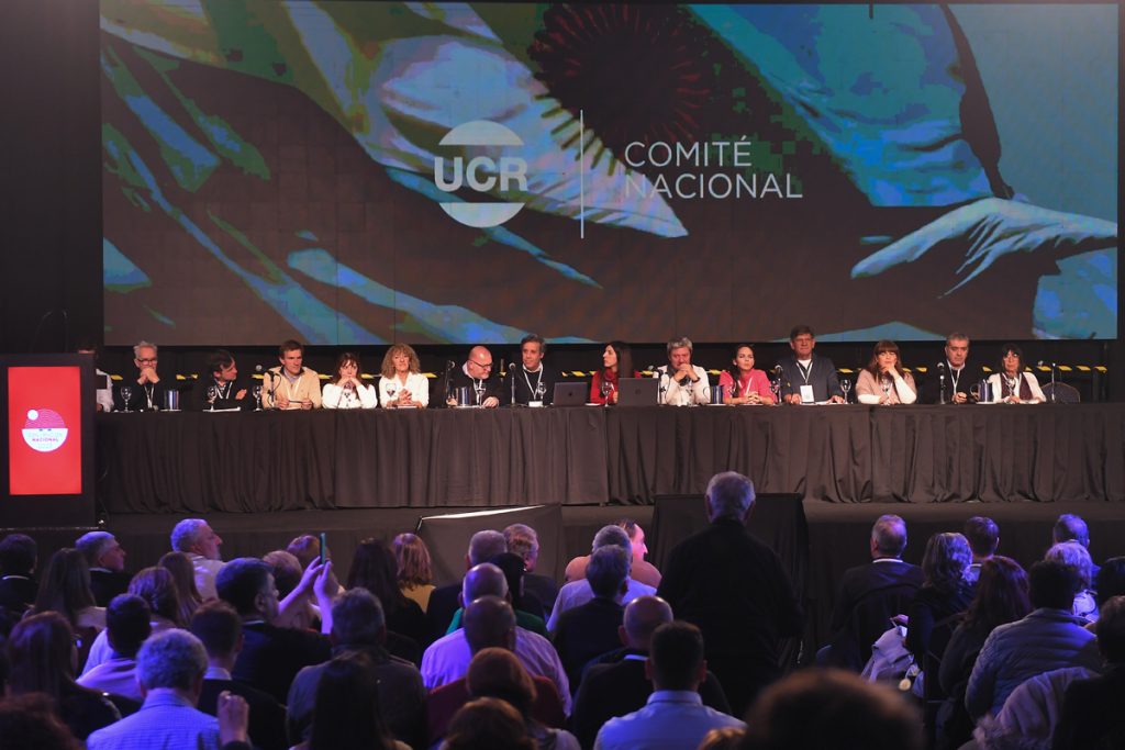 La UCR y el bloque de Pichetto darán quórum para tratar la ley ómnibus 1 La UCR y el bloque de Pichetto darán quórum para tratar la ley ómnibus