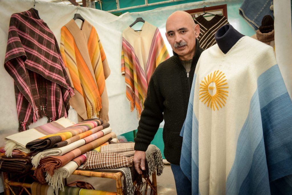 Quiénes tejen el poncho argentino que viralizó Lisandro Martínez: la historia de Rua Chaky 3 Quiénes tejen el poncho argentino que viralizó Lisandro Martínez: la historia de Rua Chaky