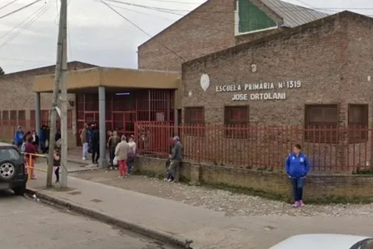 Otro niño baleado en Rosario a la salida de la escuela: la comunidad docente resolvió paro y movilización