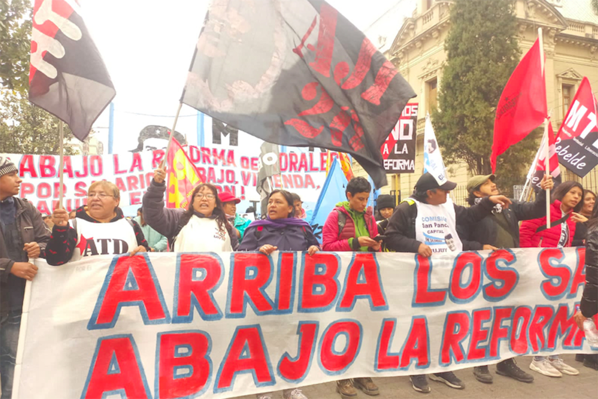 Continúa el plan de lucha en Jujuy: ”Arriba los salarios, abajo la reforma”