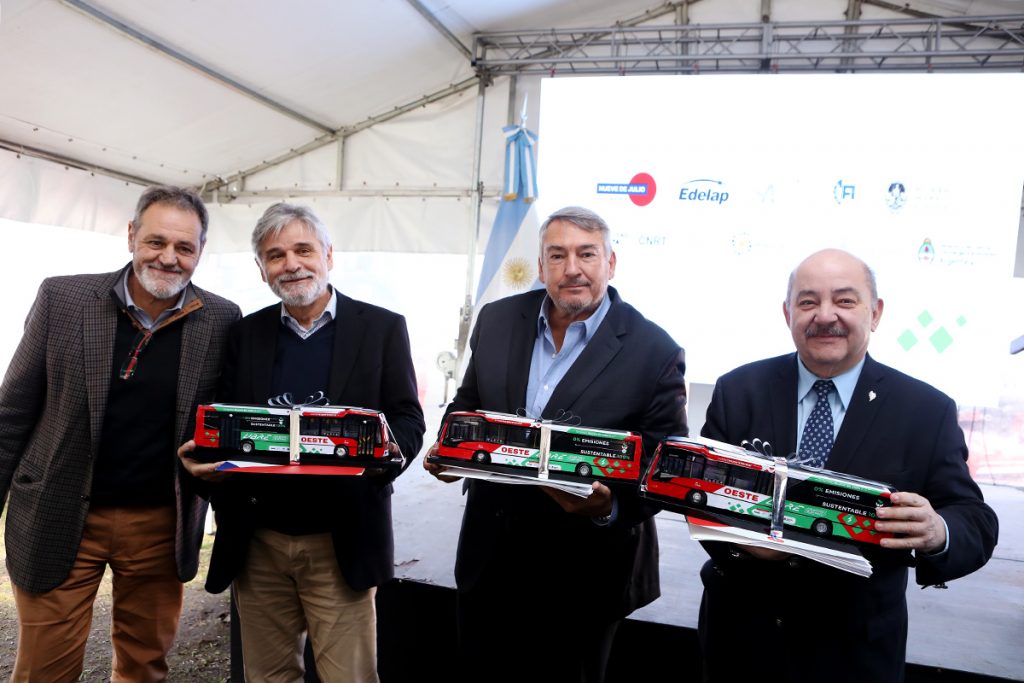 Presentaron el primer colectivo eléctrico que funciona con batería de litio  en el país