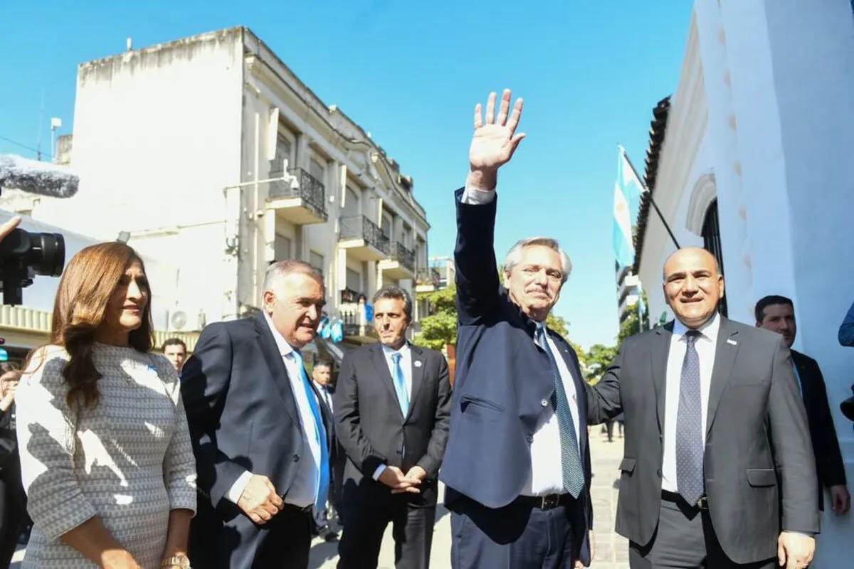 El Presidente encabeza el acto de Ameripol y se reúne con Manzur en Tucumán