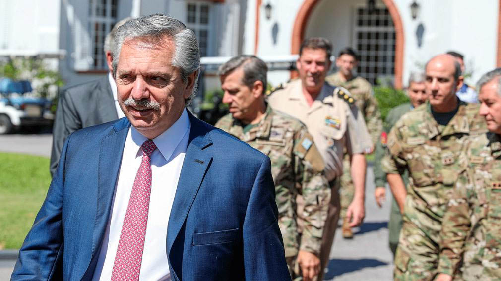 El Presidente encabeza reapertura de fábrica militar cerrada en el macrismo