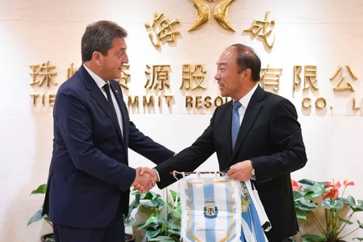 Tras la reunión con Dilma Rousseff, Massa finalizó su visita a Shanghái y viajó a Beijing