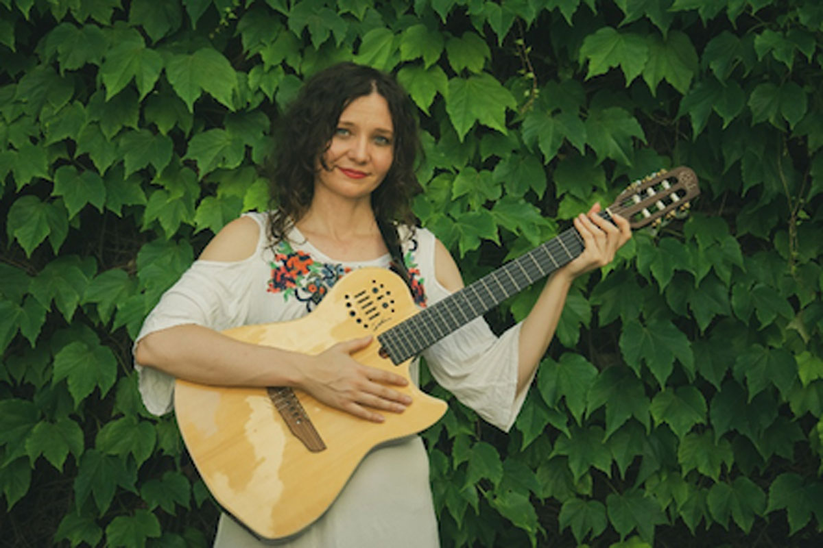 Folklore, tango, y un toque de chanson francaise en el álbum debut de la guitarrista Lucie Delahaye