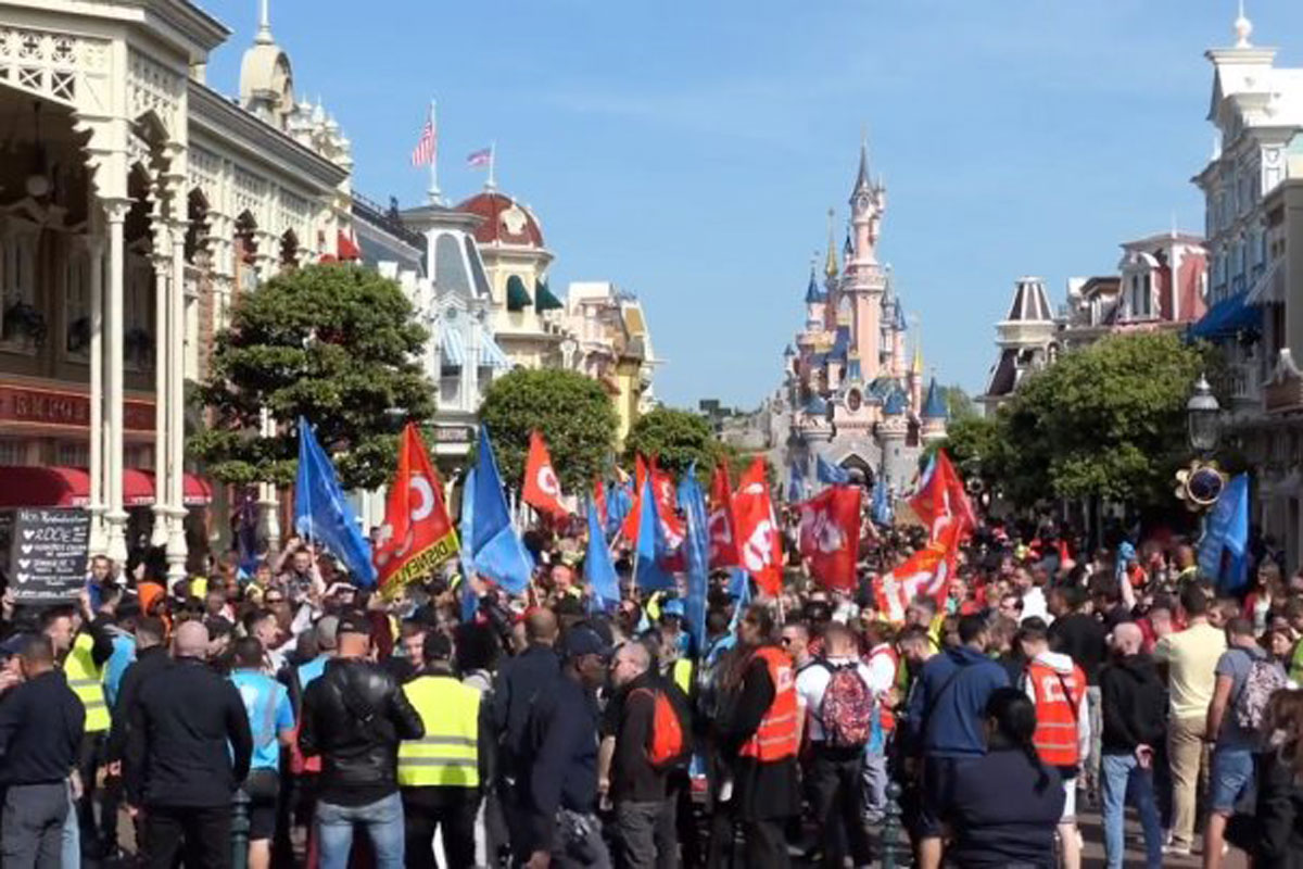 Trabajadores de Disney Paris toman un castillo del Parque para visibilizar reclamo salarial