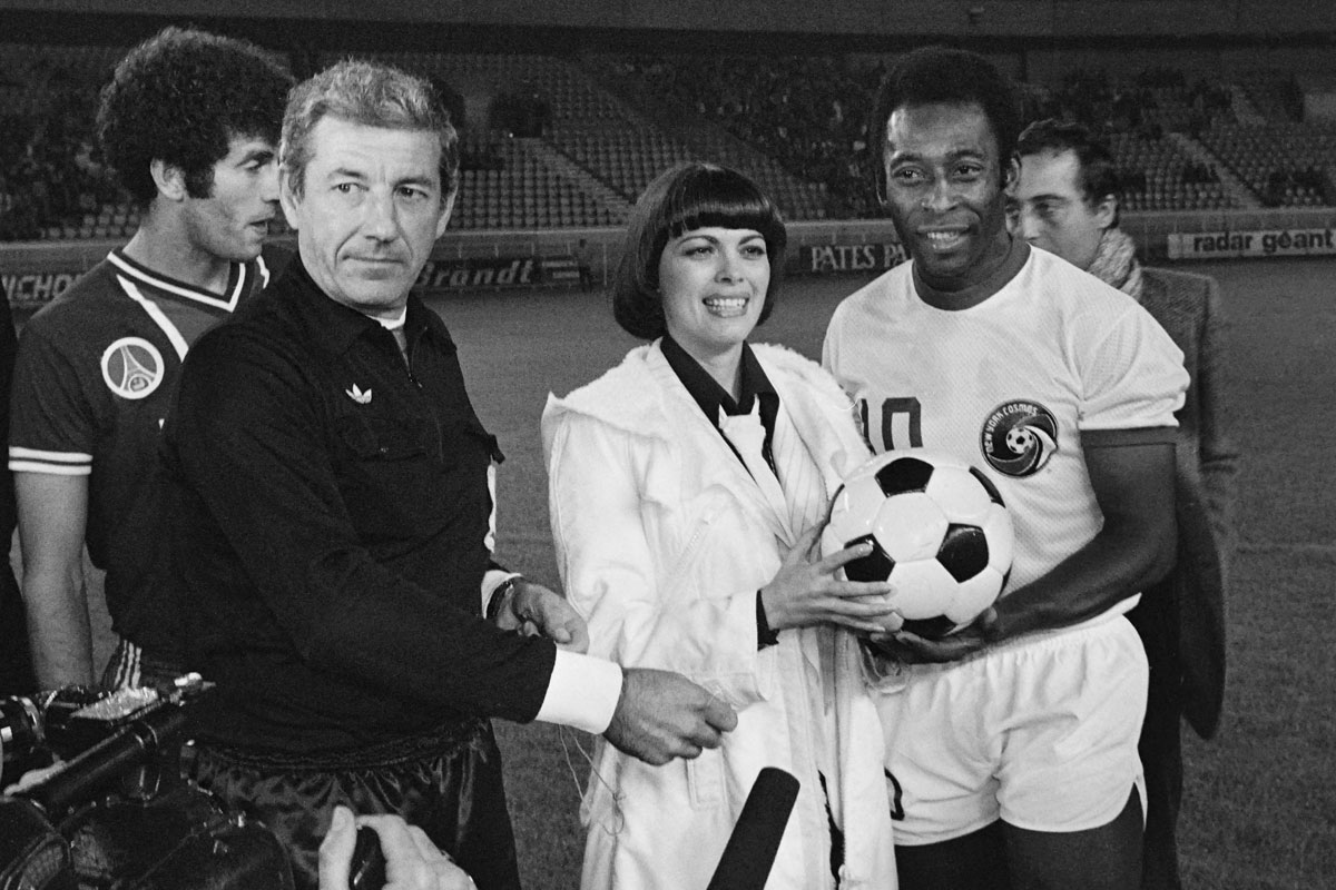 Cuando Pelé llevó el fútbol a Estados Unidos: el rol de la dictadura, el papel de Kissinger y sexo en los aviones