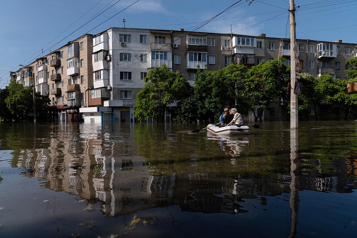 Más de 2.700 evacuados en el sur de Ucrania por la destrucción de una represa clave