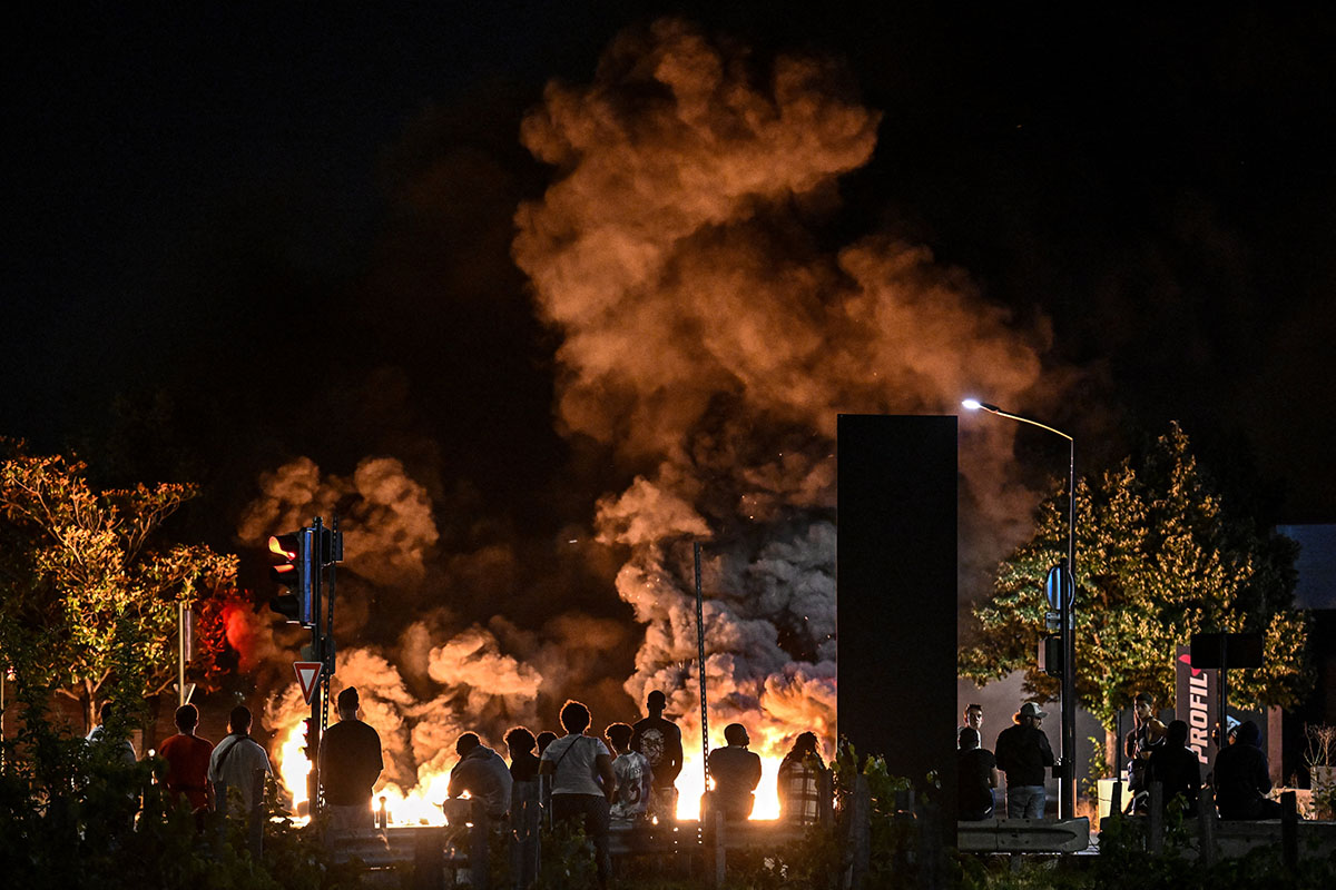 Violencia y represión en París: 875 personas detenidas en la tercera noche de protestas