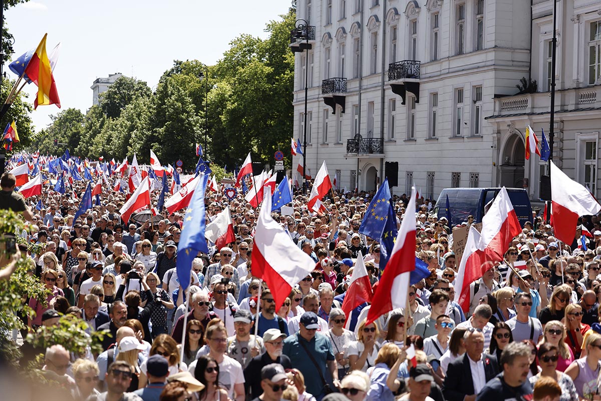 Más de 300 mil personas marcharon en Polonia contra la deriva autoritaria del gobierno
