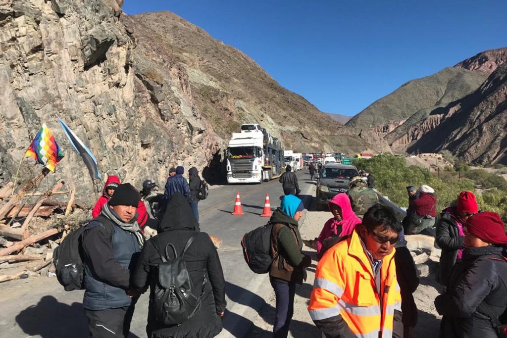 Los docentes jujeños vuelven a marchar a la espera de una reunión con la gobernación y en las rutas siguen los cortes 3 Los docentes jujeños vuelven a marchar a la espera de una reunión con la gobernación y en las rutas siguen los cortes