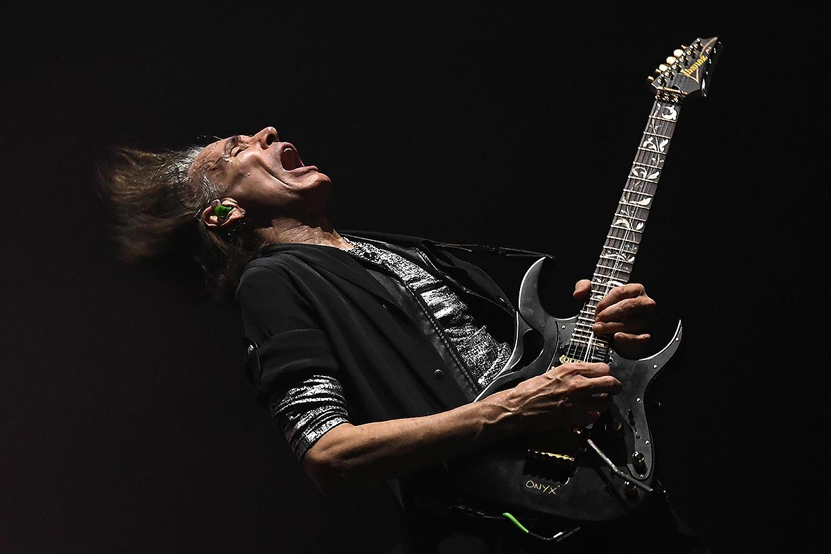 Steve Vai en el Luna Park: el regreso del guitarrista de recursos inagotables que desafía los límites de lo posible