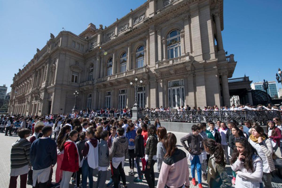 La Ciudad canceló los programas para escuelas primarias del Teatro Colón