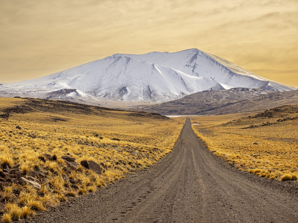 Vivir a la vera de un volcán: las tierras de Don Muñoz y los Correa, entre el cerro Wayle y el Tromen