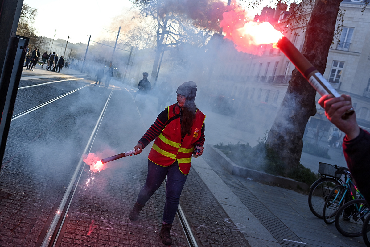 En Francia se apagan las protestas, pero no disminuye la tensión